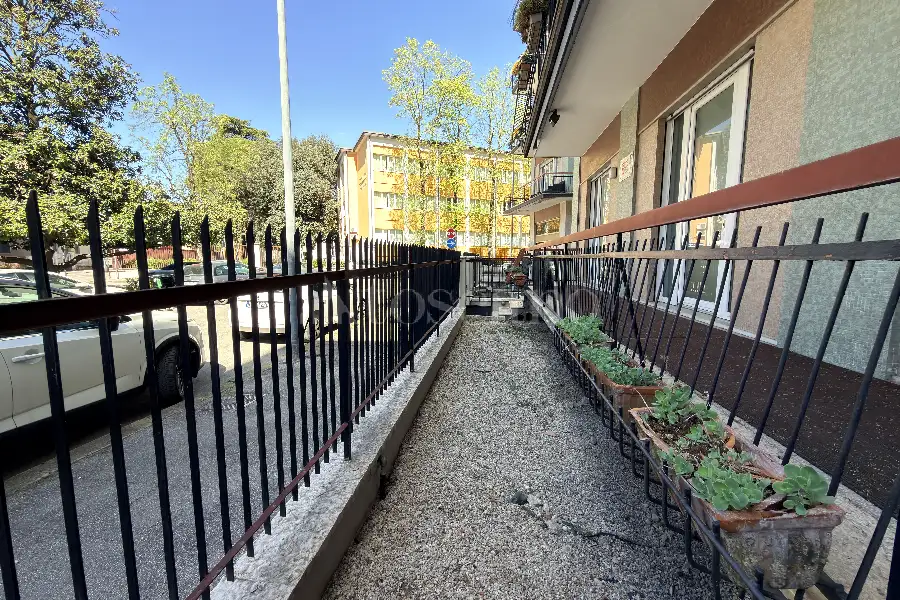 Negozio in affitto di 100 mq a €1.600 (rif. 13/2026)