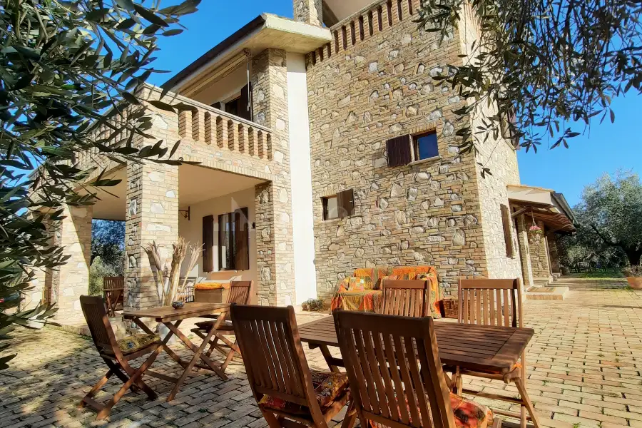 Villa in vendita di 480 mq a €880.000 (rif. 4/2026)