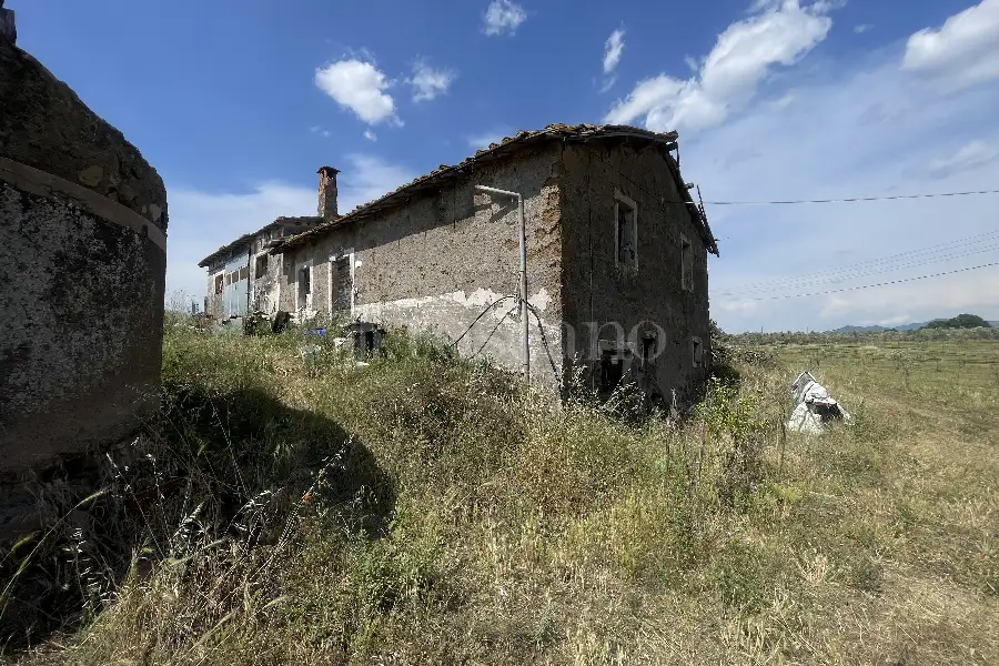 Agricolo in vendita di 60.000 mq a €170.000 (rif. 25/2026)
