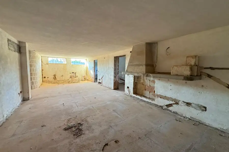 Villa in vendita di 1.200 mq a €800.000 (rif. 31/2026)