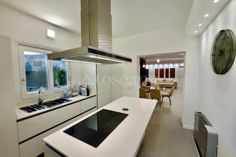 Casa Indipendente in vendita di 340 mq a €2.200.000 (rif. 43/2026)
