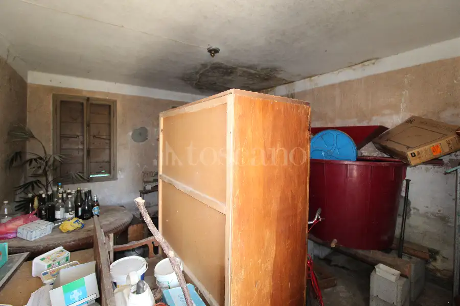 Rustico in vendita di 255 mq a €99.000 (rif. 92/2026)