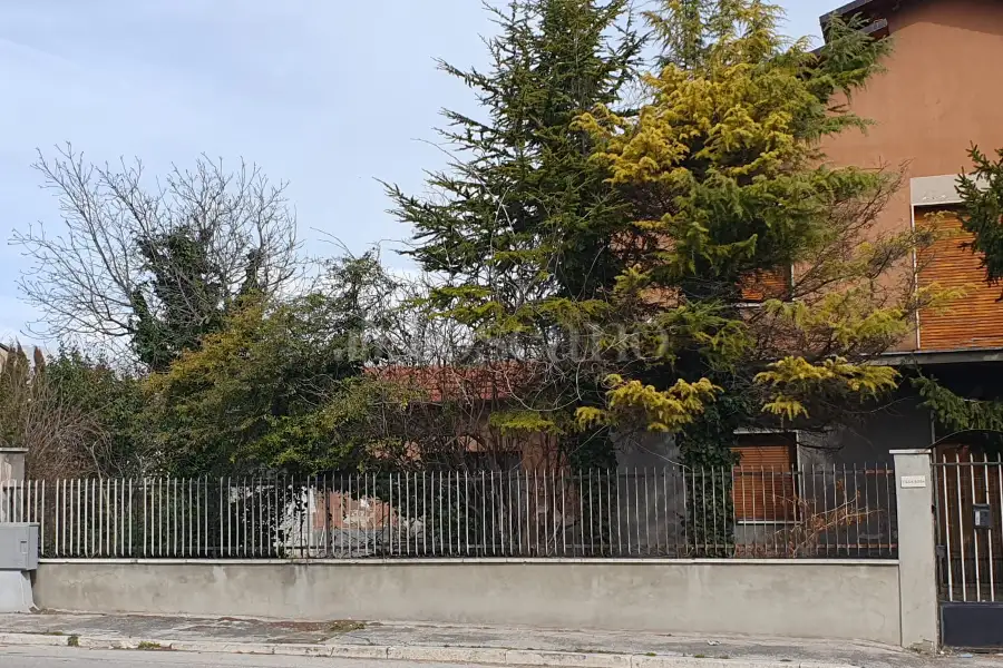 Casa Indipendente in vendita di 460 mq a €220.000 (rif. 31/2024)