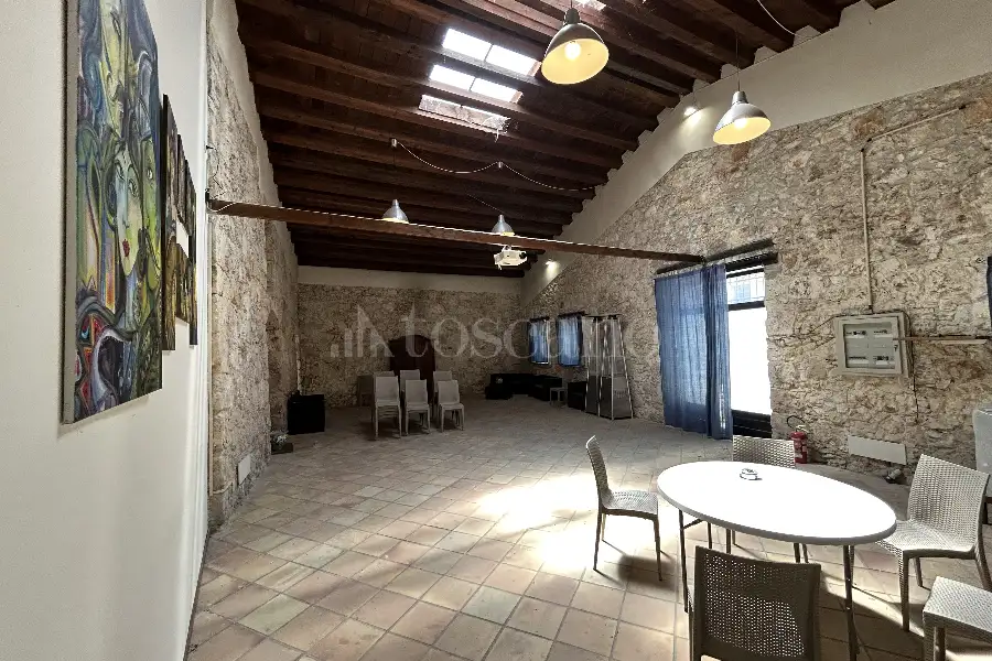 Villa in vendita di 700 mq a €720.000 (rif. 94/2026)