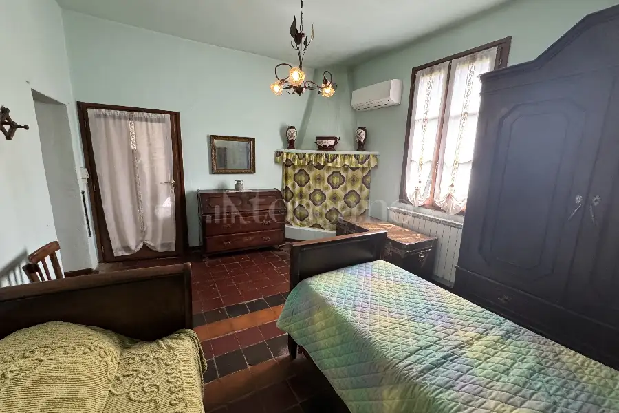 Casa Indipendente in vendita di 300 mq a €330.000 (rif. 4/2026)