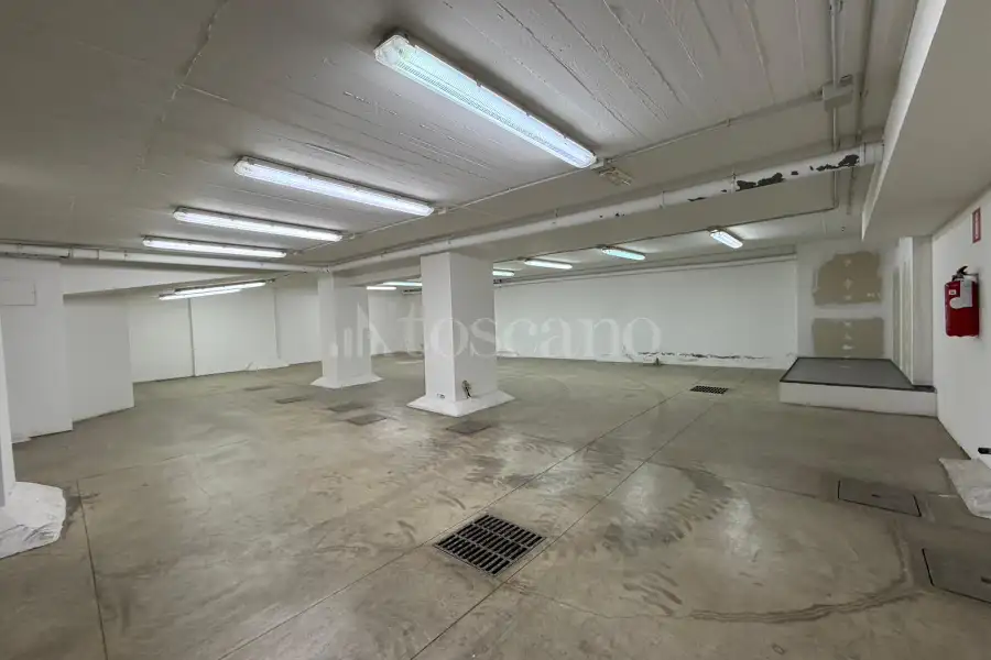 Magazzino in affitto di 350 mq a €900 (rif. 21/2026)
