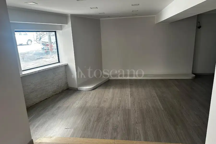 Negozio in affitto di 60 mq a €750 (rif. 74/2026)