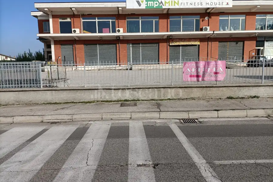 Negozio in affitto di 3.000 mq a €3.500 (rif. 123/2024)