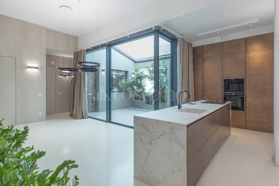 Casa Indipendente in vendita di 185 mq a €1.680.000 (rif. 8/2026)