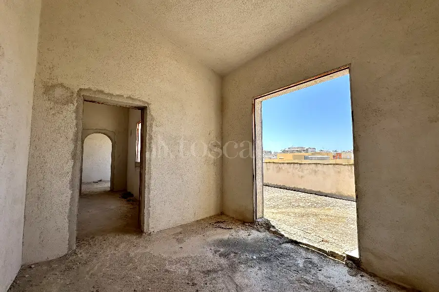 Casale in vendita di 1.300 mq a €1.350.000 (rif. 49/2026)