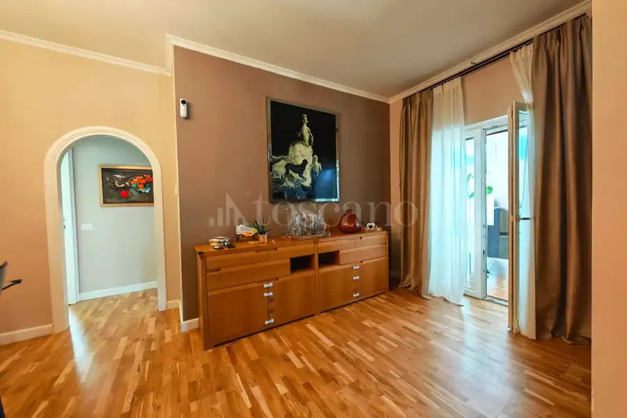 Villa Bifamiliare in vendita di 440 mq a €665.000 (rif. 5/2026)