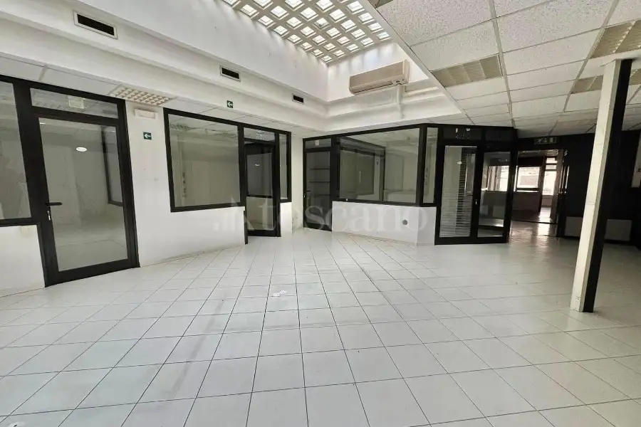 Ufficio in affitto di 300 mq a €1.000 (rif. 23/2026)