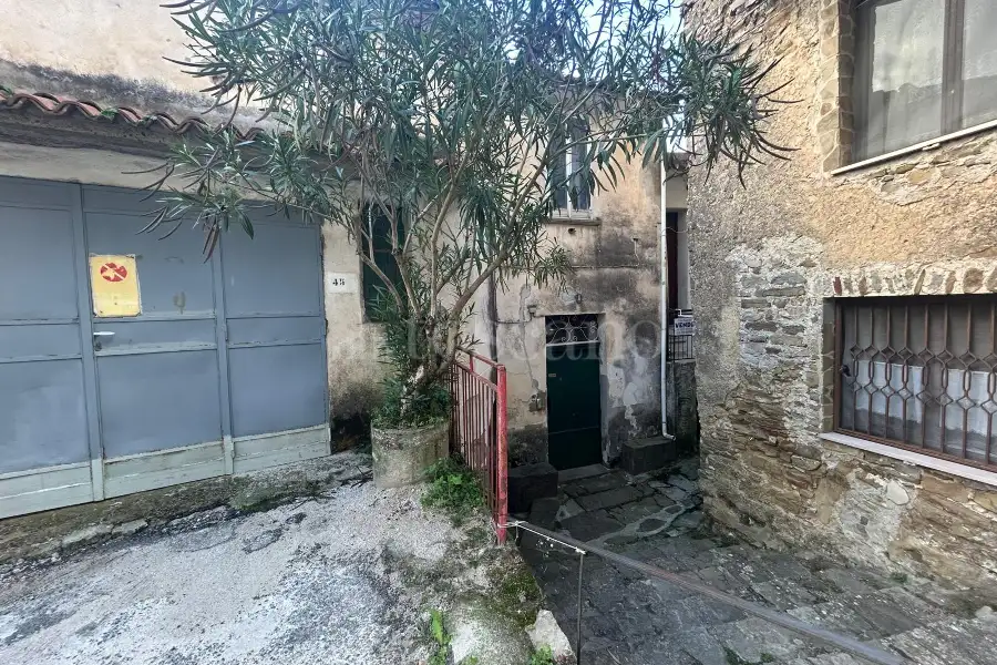 Villa Plurifamiliare in vendita di 275 mq a €350.000 (rif. 15/2025)