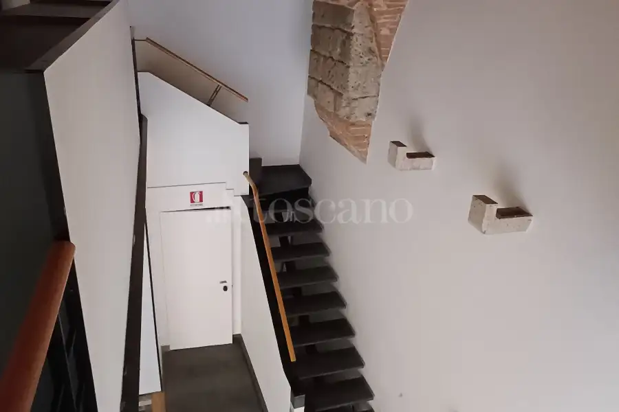 Negozio in affitto di 145 mq a €1.950 (rif. 20/2025)