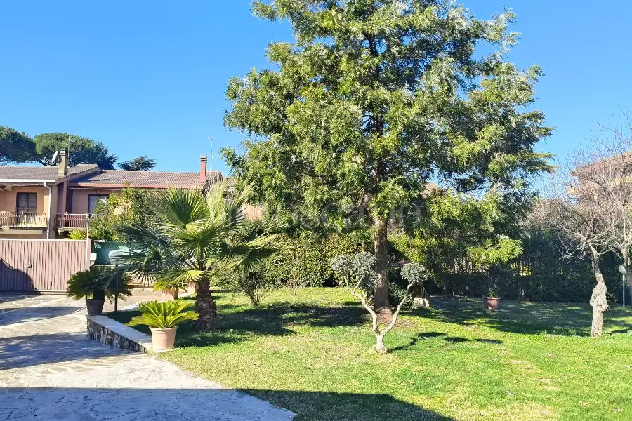 Villa Bifamiliare in vendita di 280 mq a €899.000 (rif. 72/2025)
