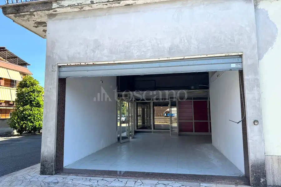 Negozio in affitto di 90 mq a €1.250 (rif. 10/2026)
