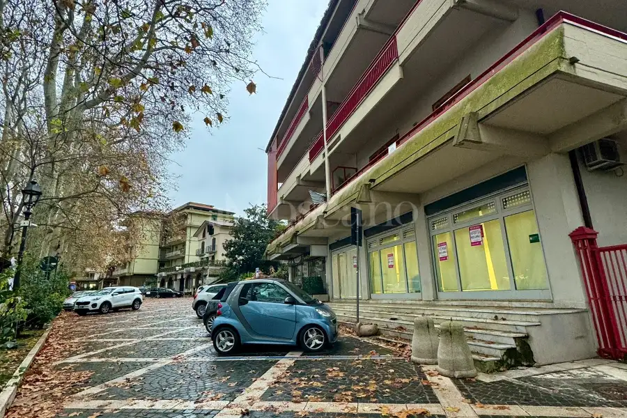 Negozio in affitto di 120 mq a €1.100 (rif. 91/2025)