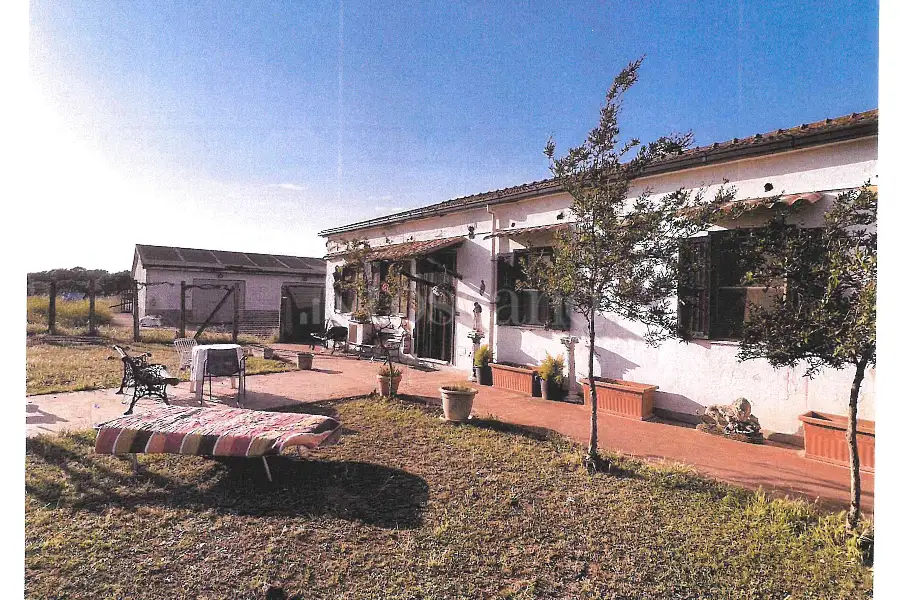 Casale in vendita di 500 mq a €100.000 (rif. 121/2024)