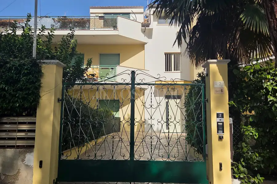 Villa Plurifamiliare in vendita di 575 mq a €580.000 (rif. 33/2026)