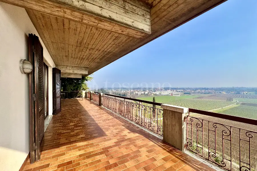 Villa in vendita di 450 mq a €950.000 (rif. 14/2025)