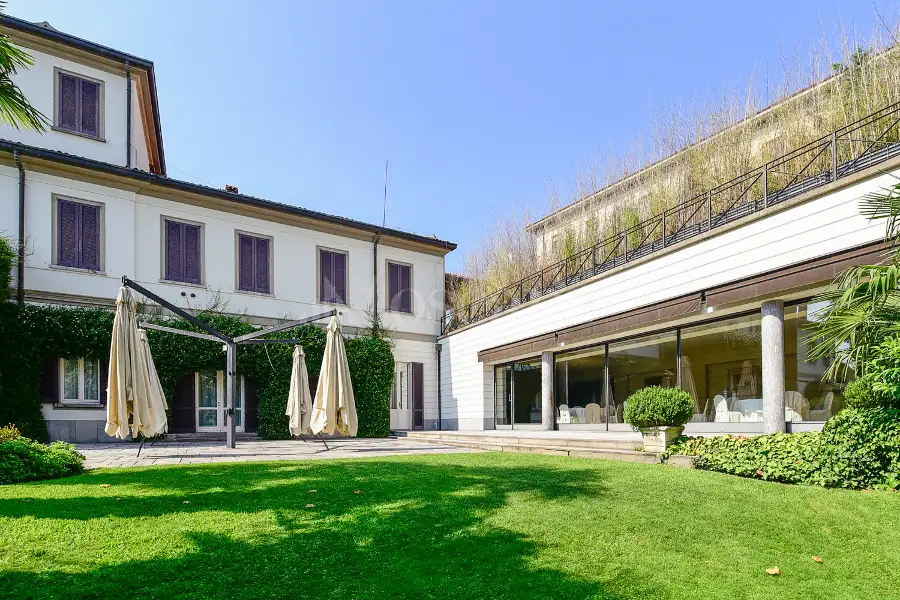 Albergo in vendita di 2.300 mq a €4.500.000 (rif. 39/2026)