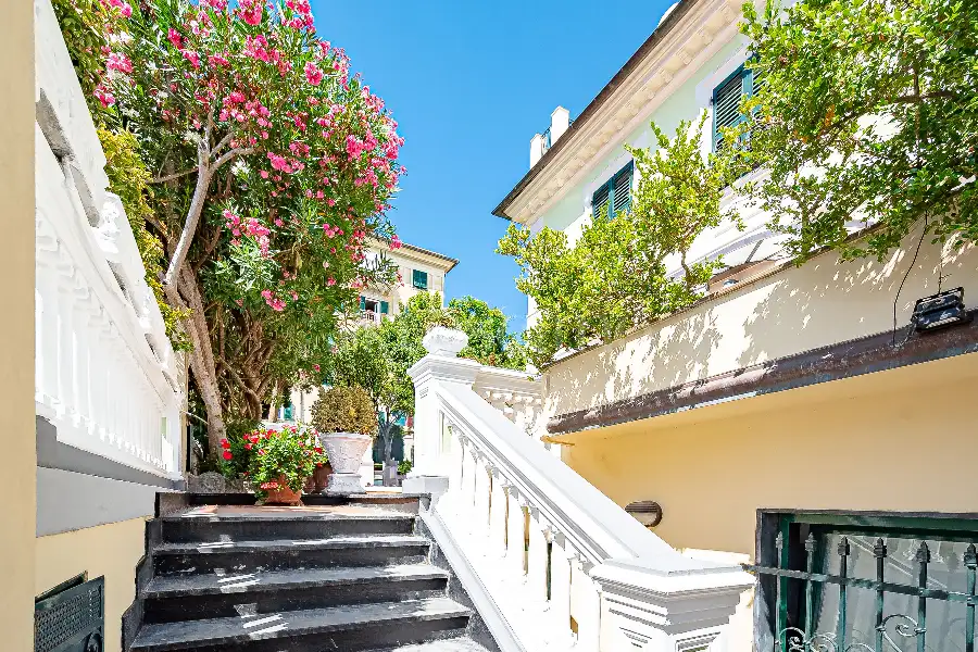 Villa in vendita di 496 mq a €3.950.000 (rif. 71/2026)