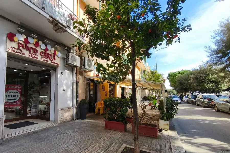 Negozio in affitto di 103 mq a €1.200 (rif. 10/2026)
