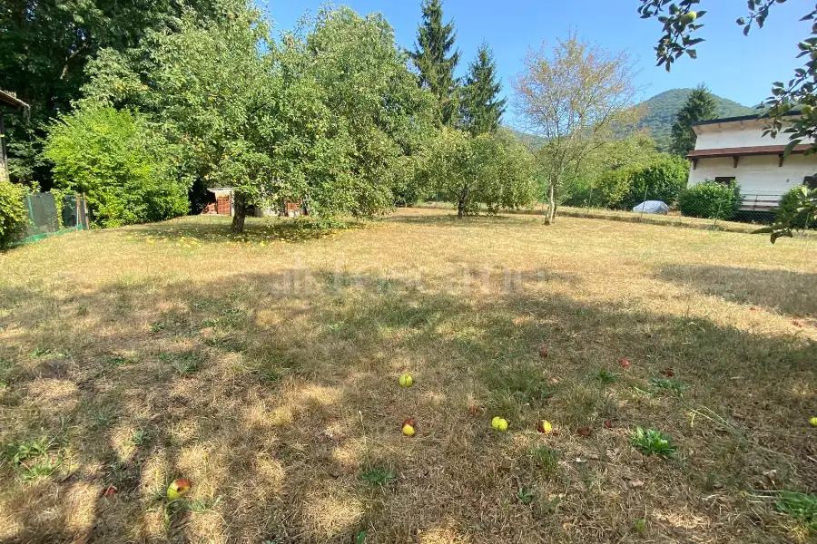 Edificabile Residenziali in vendita di 980 mq a €45.000 (rif. 177/2026)
