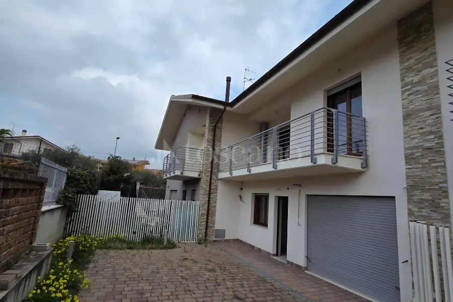 Villino a Schiera in vendita di 168 mq a €210.000 (rif. 9/2026)