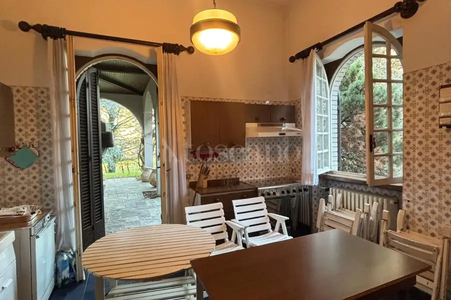 Villa Plurifamiliare in vendita di 370 mq a €1.200.000 (rif. 43/2025)