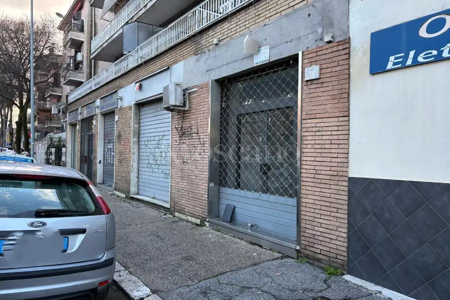 Negozio in affitto di 35 mq a €600 (rif. 1/2026)