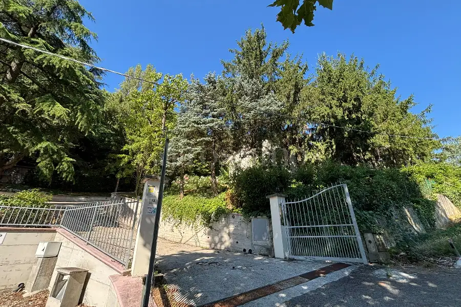 Villa in vendita di 345 mq a €820.000 (rif. 40/2026)