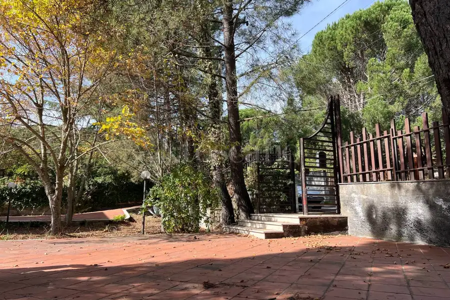 Villa in vendita di 396 mq a €445.000 (rif. 168/2025)