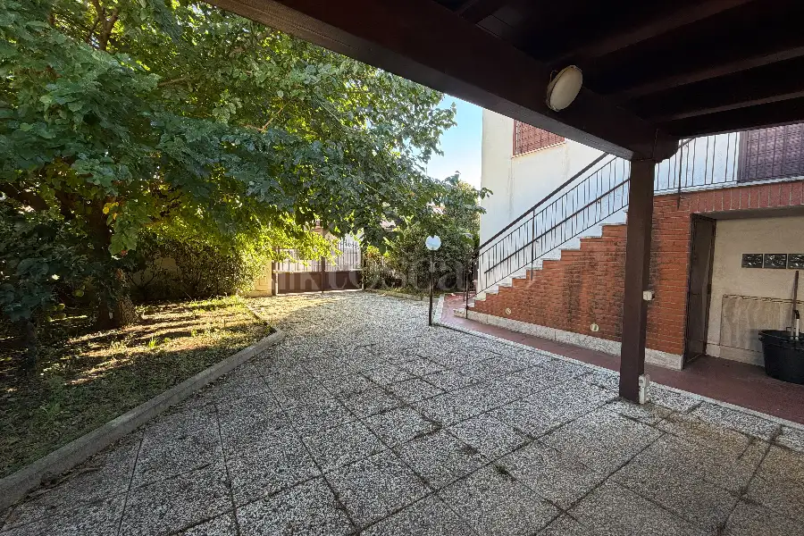Villa in vendita di 250 mq a €739.000 (rif. 100/2026)