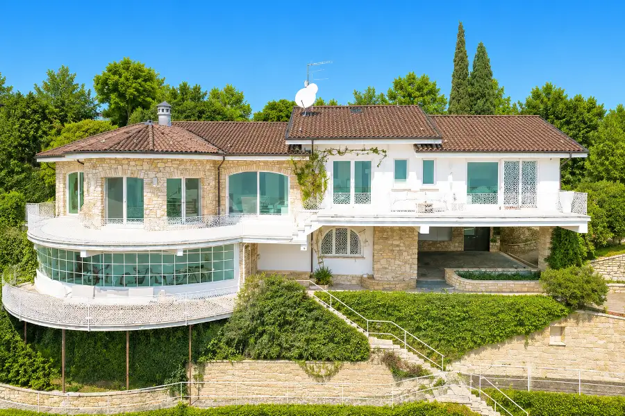 Villa in vendita di 450 mq a €4.500.000 (rif. 24/2025)