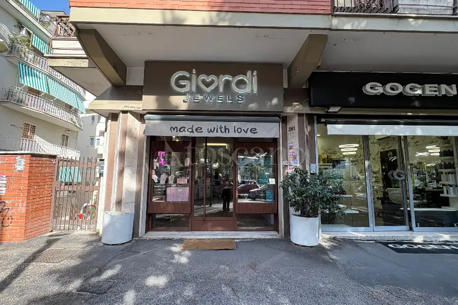 Negozio in vendita di 50 mq a €245.000 (rif. 36/2025)