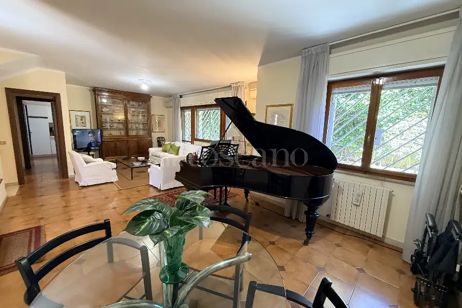 Villino a Schiera in vendita di 280 mq a €950.000 (rif. 15/2026)