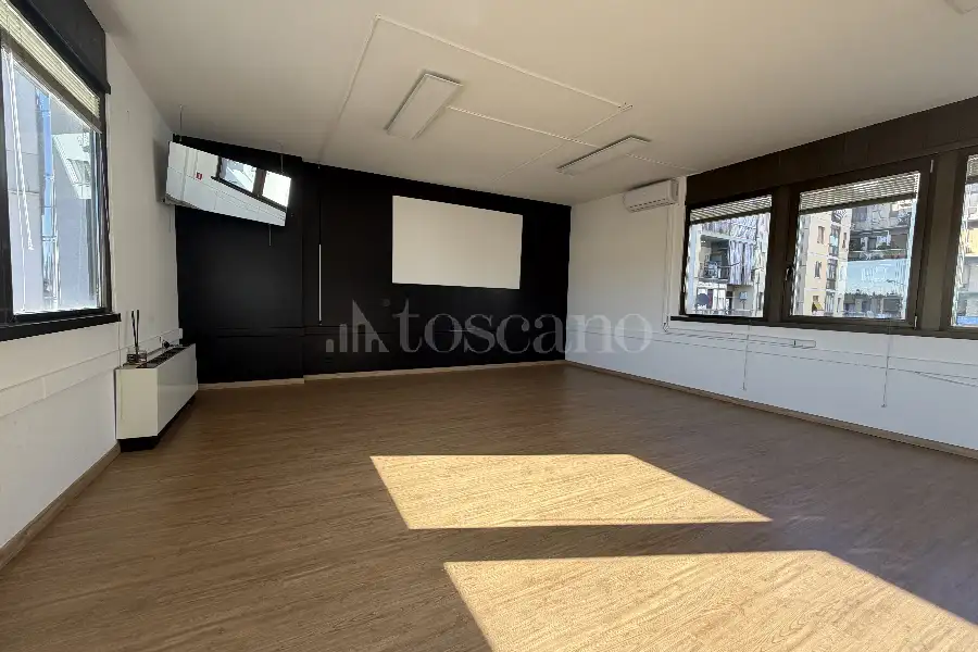 Ufficio in affitto di 150 mq a €1.200 (rif. 41/2026)