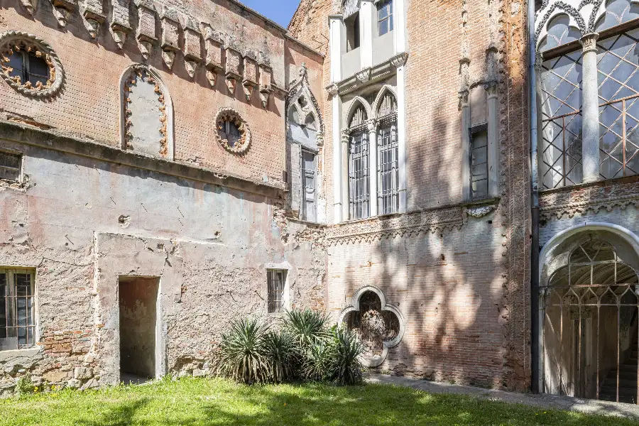 Casale in vendita di 1.000 mq a €1.150.000 (rif. 5/2026)