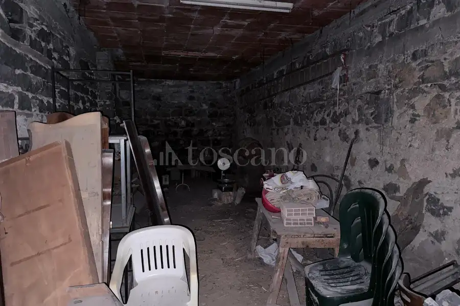 Magazzino in vendita di 90 mq a €15.000 (rif. 111/2026)