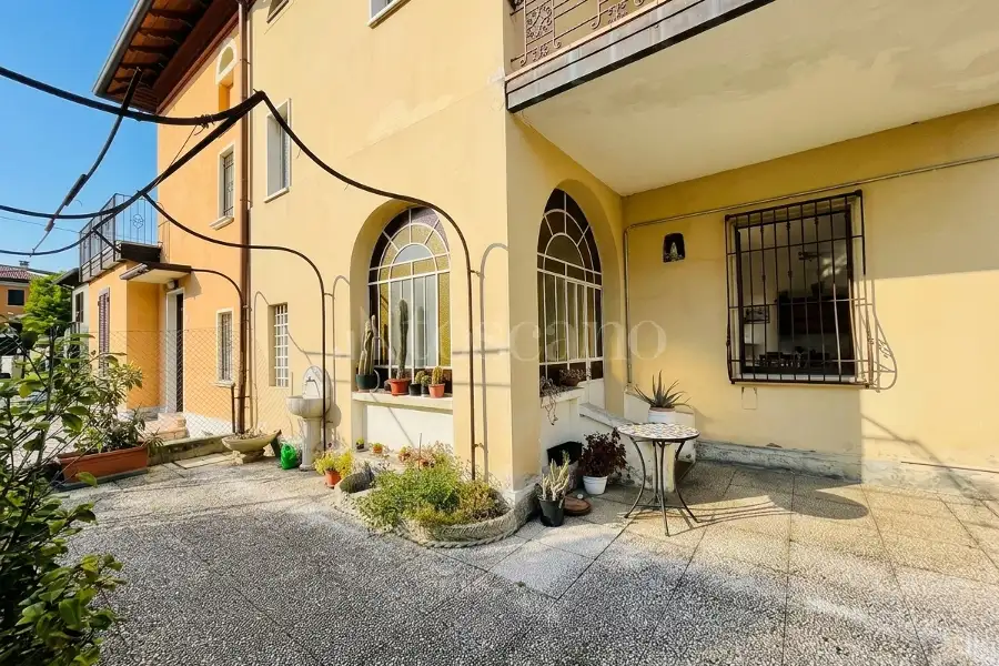 Villa Bifamiliare in vendita di 200 mq a €350.000 (rif. 7/2026)