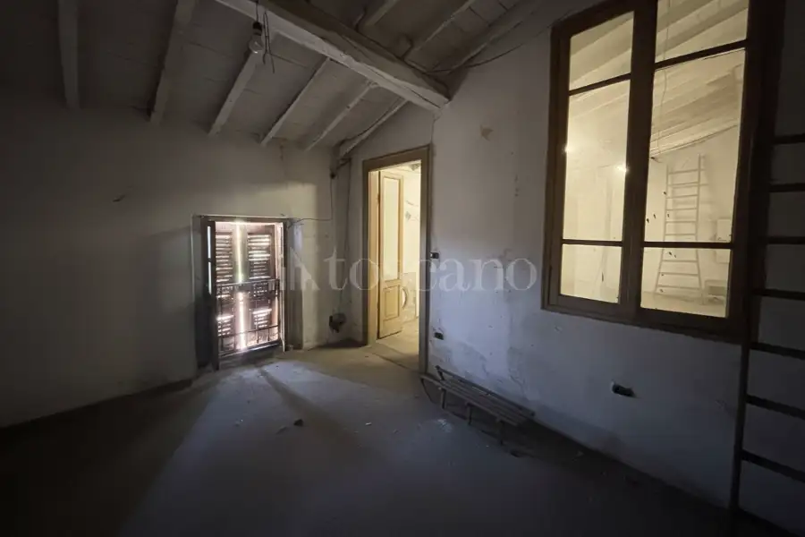 Negozio in vendita di 1.200 mq a €650.000 (rif. 20/2026)