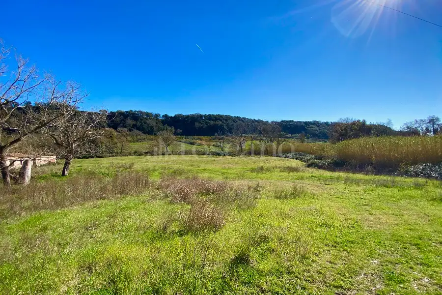 Casale in vendita di 1.300 mq a €399.000 (rif. 18/2026)