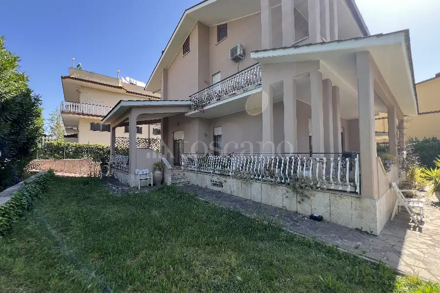 Villa in vendita di 250 mq a €359.000 (rif. 12/2026)