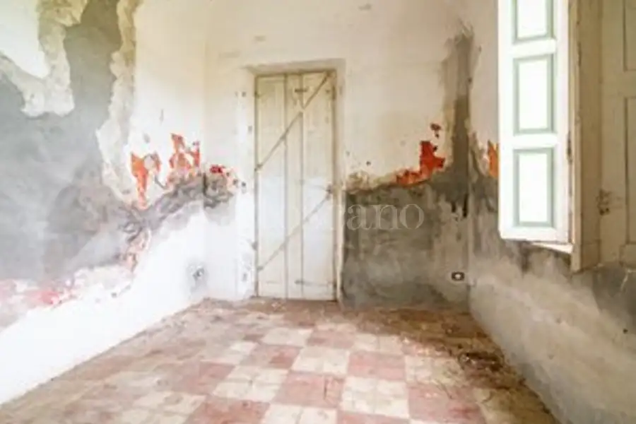 Casale in vendita di 400 mq a €180.000 (rif. 11/2026)