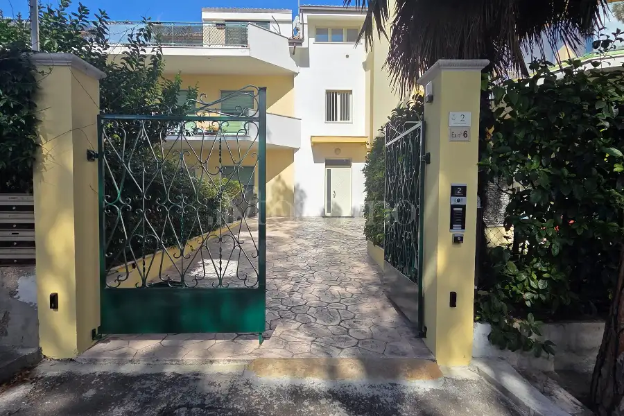 Villa Plurifamiliare in vendita di 575 mq a €580.000 (rif. 33/2026)