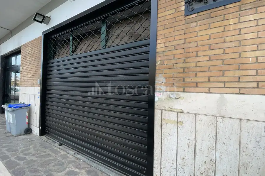 Negozio in affitto di 40 mq a €750 (rif. 21/2026)