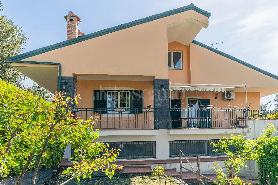 Villa in vendita di 630 mq a €785.000 (rif. 76/2026)