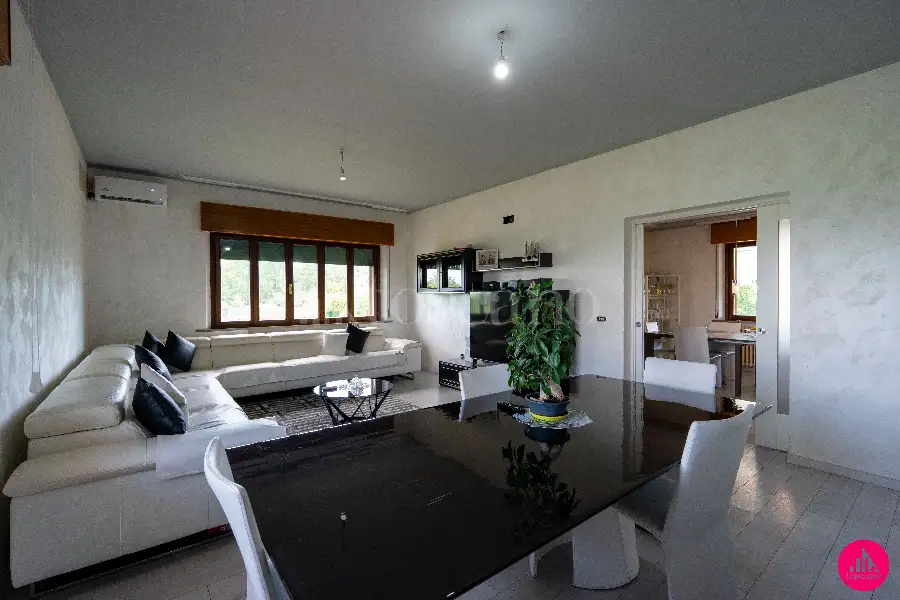 Villa in vendita di 303 mq a €499.000 (rif. 124/2026)