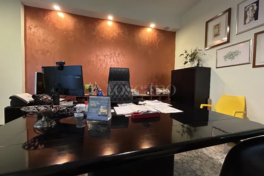 Ufficio in vendita di 200 mq a €459.000 (rif. 11/2026)